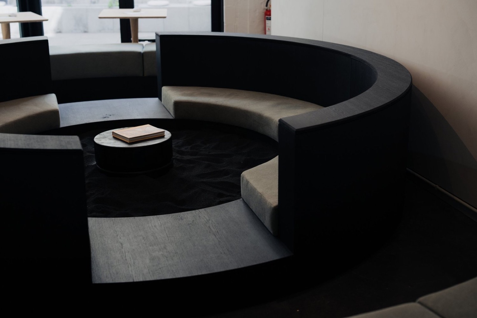 De ronde zitbank in OAAS
