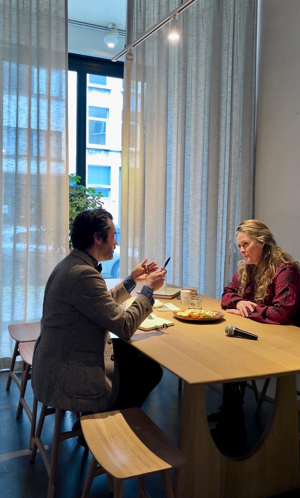 Eén-op-één gesprek in de ruimte